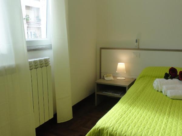 Fatta centro città suite : photo 1 de la chambre chambre double deluxe avec douche