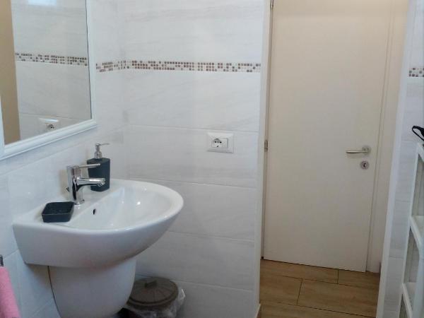 B & B Eliana e Ristorante : photo 7 de la chambre chambre double avec salle de bains privative