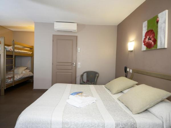 Le Maray : photo 4 de la chambre chambre double standard - côté cour - vue sur parking