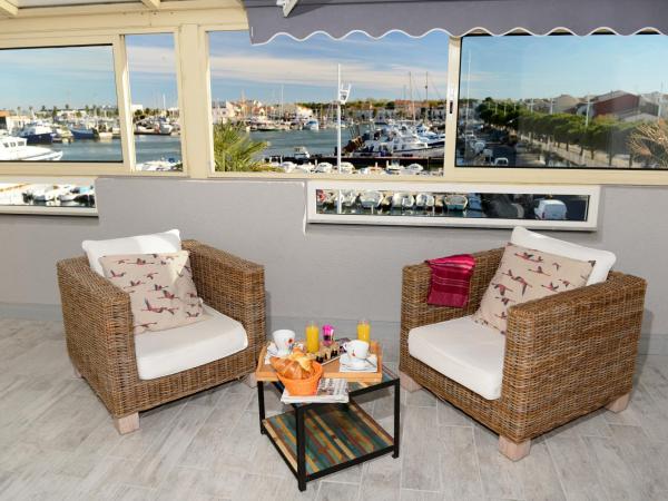 Le Maray : photo 6 de la chambre chambre double avec terrasse et vue sur port