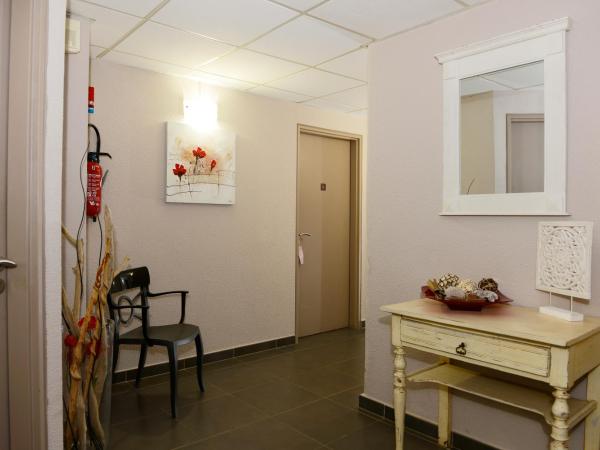 Le Maray : photo 7 de la chambre chambre double confort - vue sur cour - 1er Étage