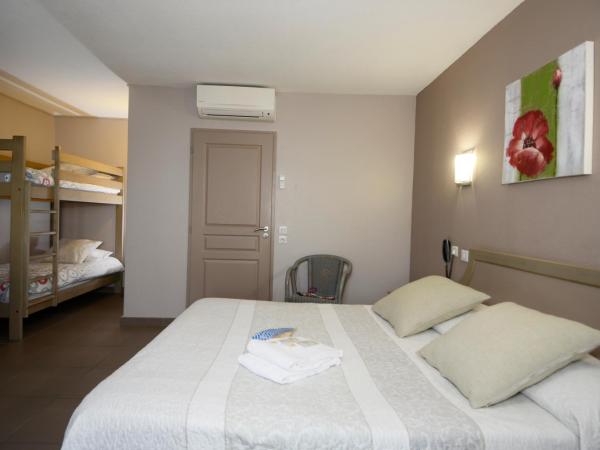 Le Maray : photo 3 de la chambre chambre triple vue port