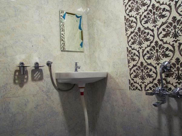 Welcome Guest House : photo 3 de la chambre chambre double avec salle de bains privative