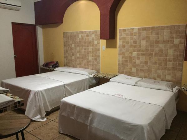 Hotel Xalapa : photo 5 de la chambre chambre quadruple