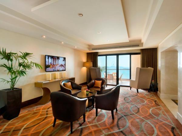 Fairmont The Palm : photo 7 de la chambre chambre lit king-size fairmont gold heritage avec accès au salon