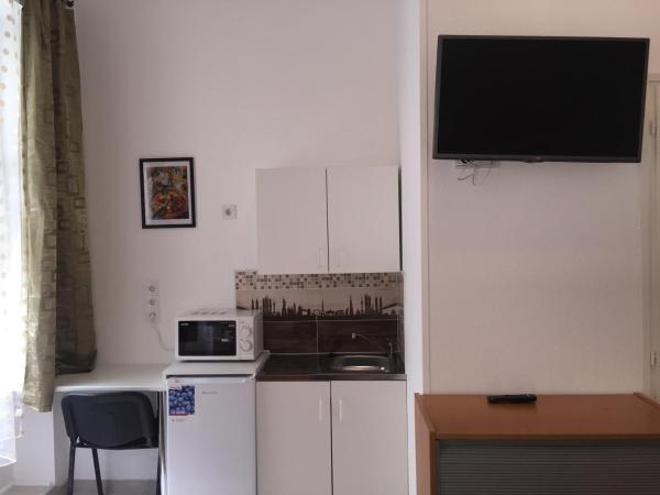 Omega Guesthouse Budapest : photo 5 de la chambre studio avec kitchenette (3 adultes)