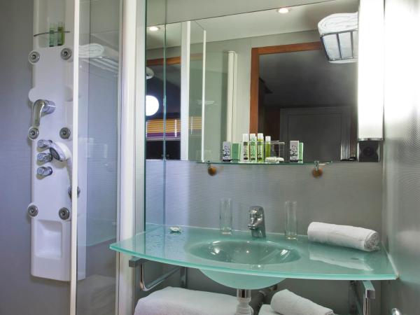 VIP Paris Yacht Hôtel & Spa : photo 4 de la chambre chambre double deluxe avec balcon