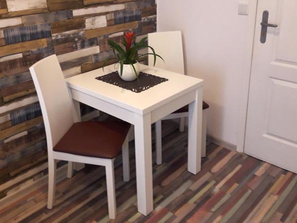 Cracow Central Aparthotel : photo 4 de la chambre chambre lits jumeaux avec baignoire