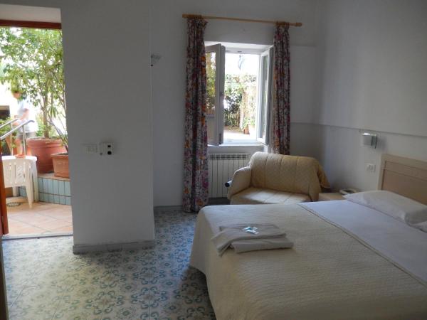 Hotel Europa : photo 3 de la chambre chambre triple standard