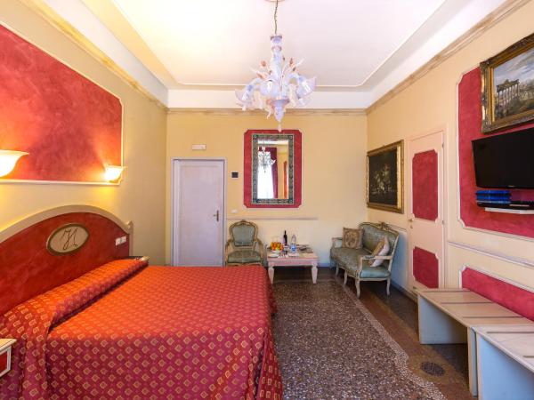 Antica Residenza D'Azeglio Room&Breakfast di Charme : photo 1 de la chambre chambre double ou lits jumeaux