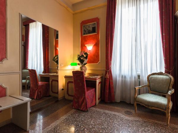 Antica Residenza D'Azeglio Room&Breakfast di Charme : photo 2 de la chambre chambre double ou lits jumeaux