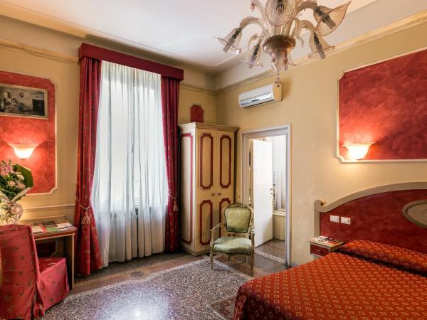 Antica Residenza D'Azeglio Room&Breakfast di Charme : photo 4 de la chambre chambre double ou lits jumeaux