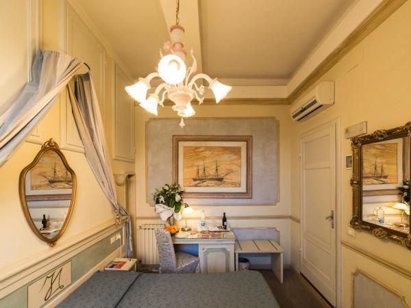 Antica Residenza D'Azeglio Room&Breakfast di Charme : photo 5 de la chambre chambre double ou lits jumeaux