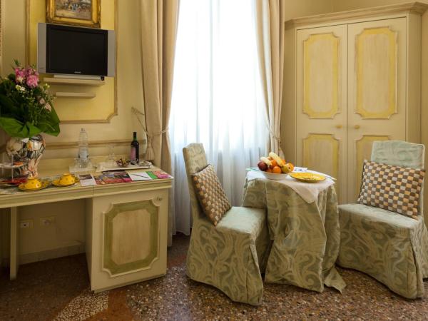 Antica Residenza D'Azeglio Room&Breakfast di Charme : photo 2 de la chambre suite junior