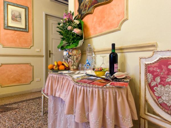Antica Residenza D'Azeglio Room&Breakfast di Charme : photo 8 de la chambre chambre double ou lits jumeaux