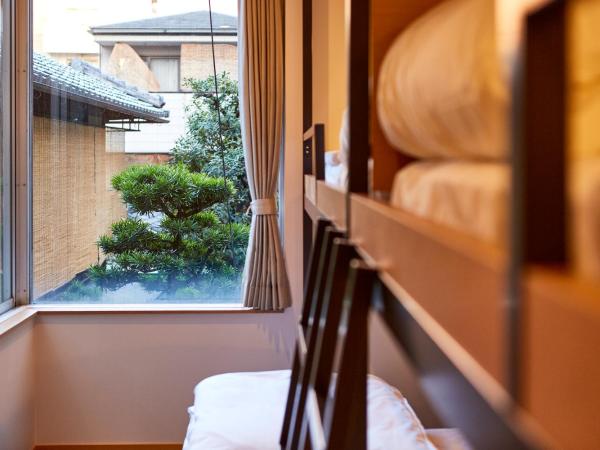 R Star Hostel Kyoto : photo 4 de la chambre chambre quadruple avec salle de bains privative