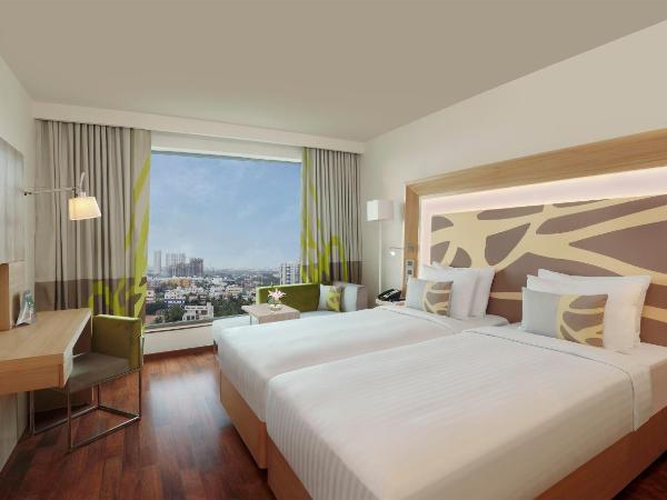 Novotel Chennai OMR : photo 1 de la chambre executive room king bed - aqua pool view