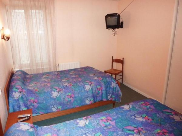 Hôtel Restaurant du Pont-Vieux : photo 1 de la chambre chambre triple