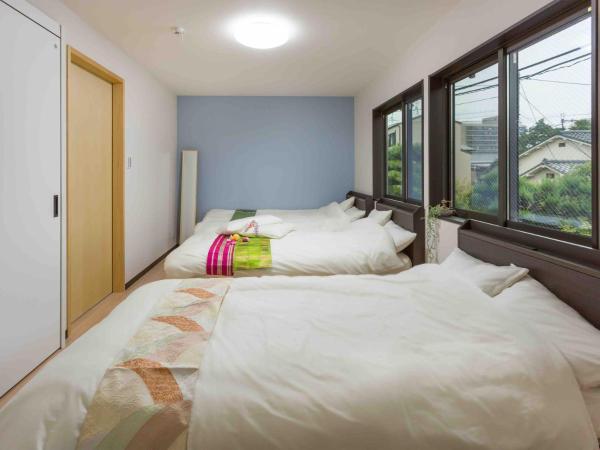 Marikoji Inn Kyoto : photo 1 de la chambre chambre triple avec salle de bains privative