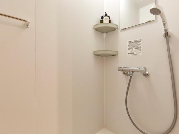 R Star Hostel Kyoto : photo 6 de la chambre chambre quadruple avec salle de bains privative