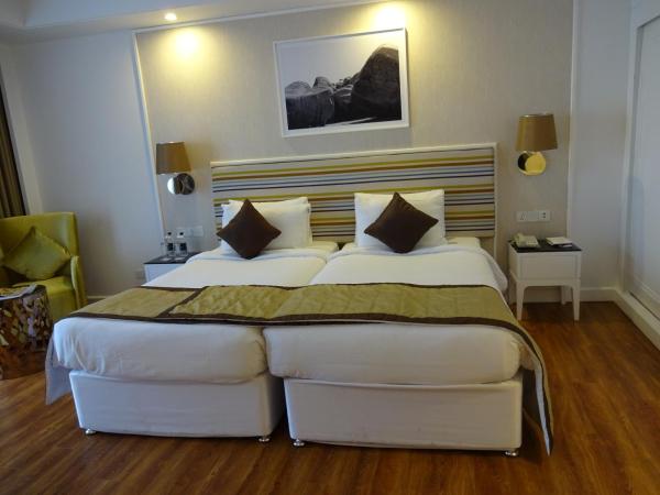 Amanora The Fern Hotels & Club : photo 4 de la chambre winter green premium king bed