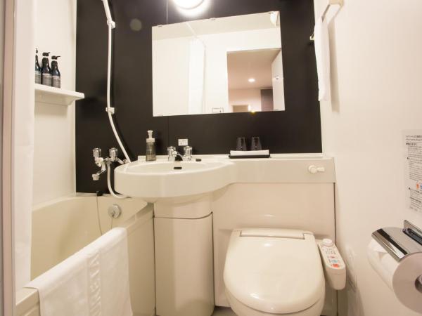 Kuretake Inn Premium Nagoya Nayabashi : photo 8 de la chambre chambre lits jumeaux de luxe - non-fumeurs