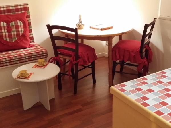 Au Berceau de Bernadette : photo 5 de la chambre studio avec chambre et balcon - padre pio