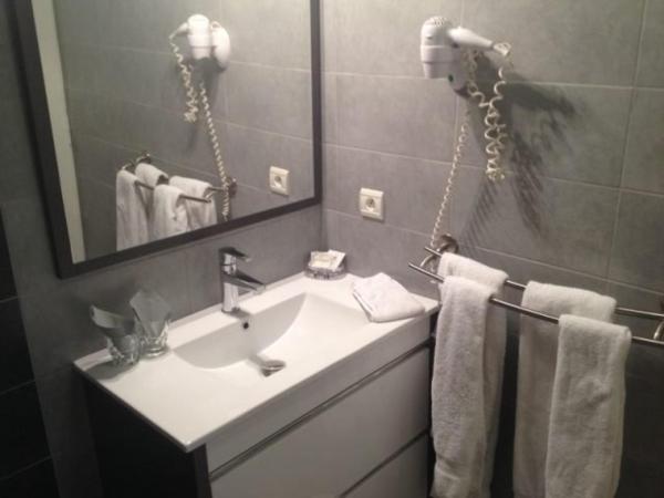 Hotel La Chaumiere : photo 1 de la chambre chambre quadruple