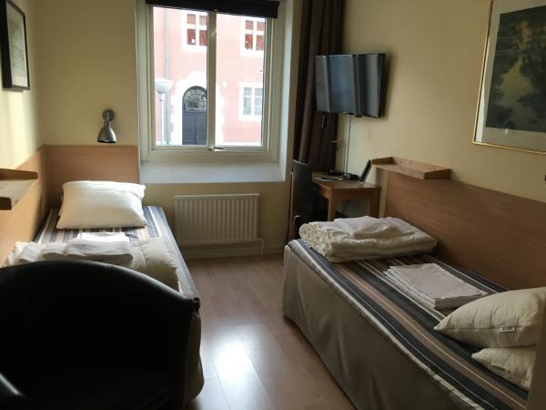 Vandrarhem Svanen : photo 4 de la chambre chambre lits jumeaux avec toilettes privatives