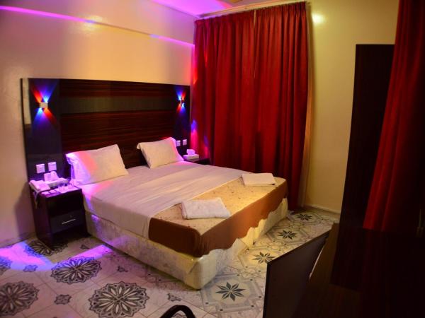 Tehran Hotel : photo 2 de la chambre chambre lit king-size standard