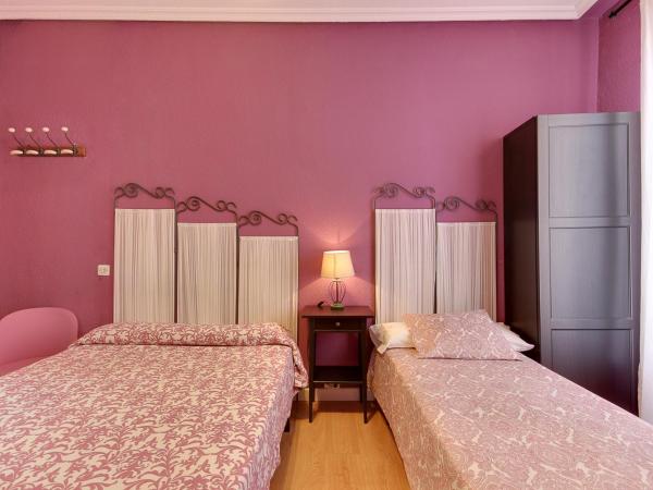 Sweet Home Salamanca : photo 2 de la chambre chambre triple avec salle de bains privative