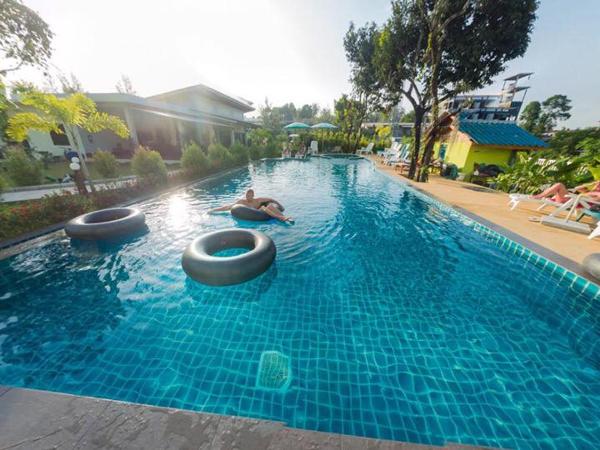 Morakot Lanta Resort : photo 4 de la chambre chambre double supérieure avec accès à la piscine