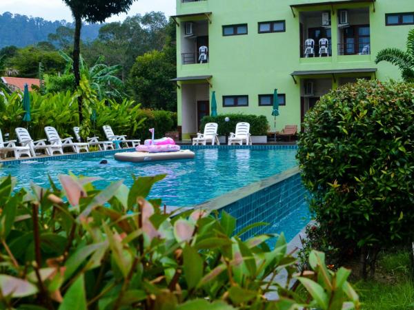 Morakot Lanta Resort : photo 1 de la chambre chambre double supérieure avec accès à la piscine