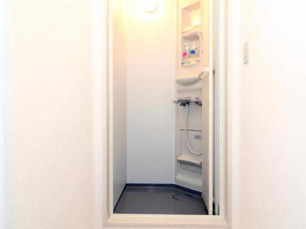 Sapporo Guest House Nariya : photo 2 de la chambre petite chambre lits jumeaux