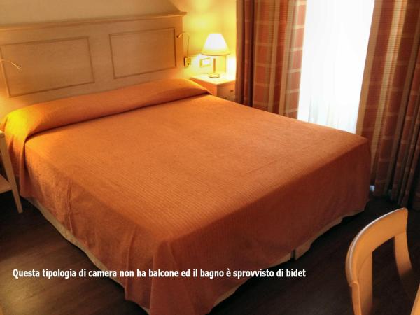 Hotel Byron : photo 1 de la chambre chambre double ou lits jumeaux