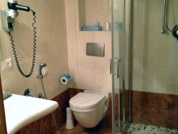 Hotel Byron : photo 2 de la chambre chambre double ou lits jumeaux