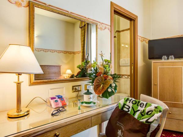 Hotel Byron : photo 10 de la chambre chambre double ou lits jumeaux avec balcon