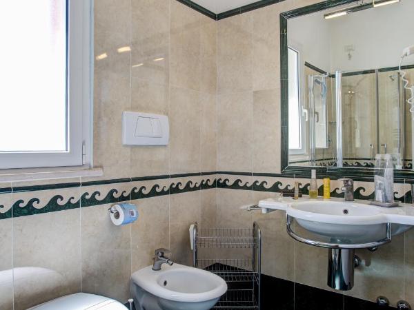 Hotel Byron : photo 10 de la chambre chambre double ou lits jumeaux - vue sur mer