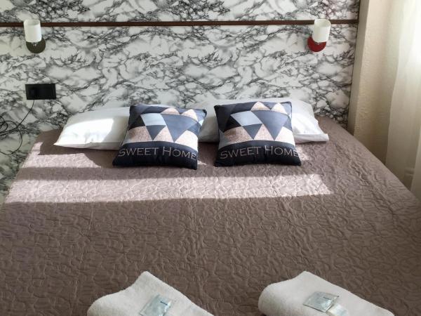 Hôtel des Ambassadeurs : photo 9 de la chambre chambre double confort