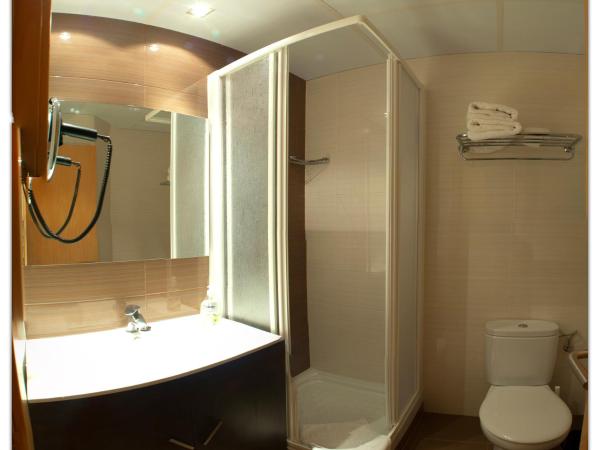 Hostal Las Flores Ramblas : photo 2 de la chambre chambre double ou lits jumeaux