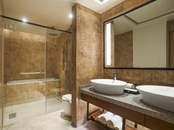 Amari Johor Bahru : photo 3 de la chambre suite junior avec accès au salon exécutif