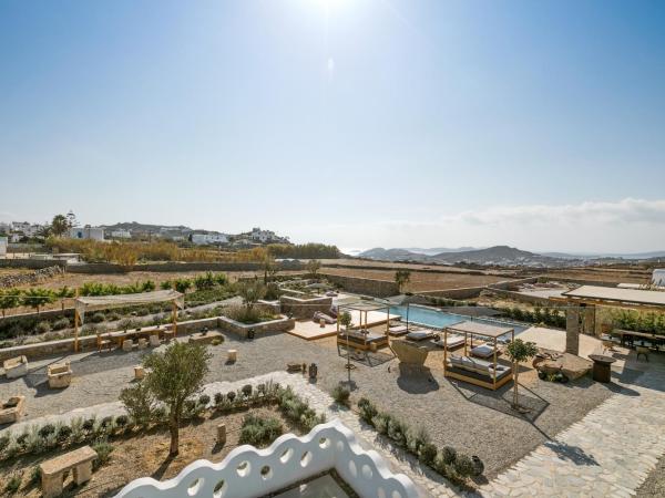 Portes Suites & Villas Mykonos : photo 7 de la chambre suite supérieure avec bain à remous extérieur