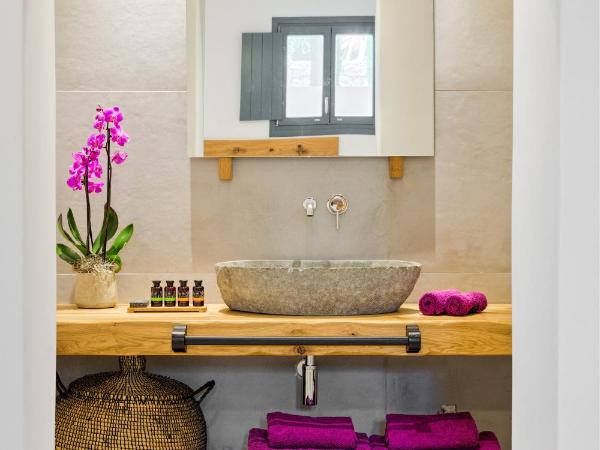 Portes Suites & Villas Mykonos : photo 4 de la chambre chambre standard avec patio (demi sous-sol)