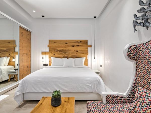 Portes Suites & Villas Mykonos : photo 1 de la chambre chambre double standard avec balcon 