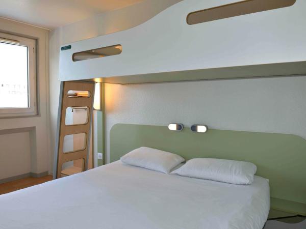 ibis budget Bordeaux Lac : photo 3 de la chambre chambre standard avec 1 lit double et 1 lit superposé