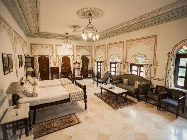 Alsisar Haveli - Heritage Hotel : photo 6 de la chambre chambre deluxe double ou lits jumeaux