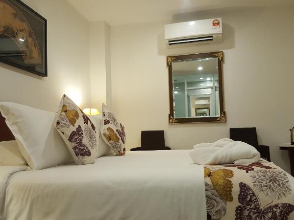 Heeren Straits Hotel : photo 5 de la chambre junior room (no window)