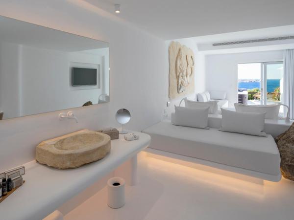 Mykonos Bay Resort & Villas : photo 3 de la chambre suite privée artistique de luxe avec jacuzzi extérieur et piscine privée - vue sur mer - annexe
