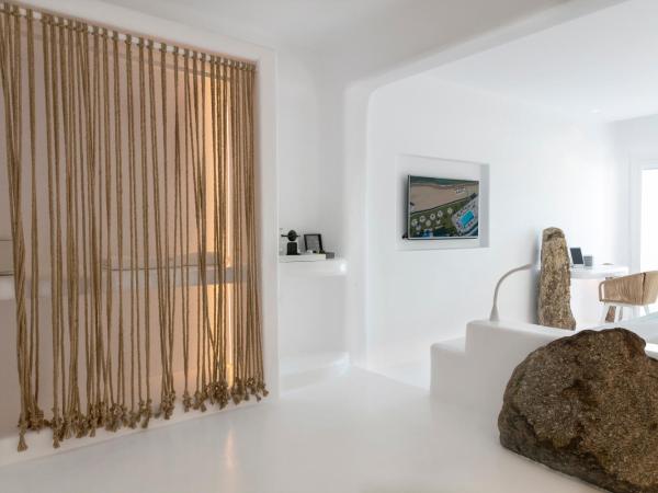 Mykonos Bay Resort & Villas : photo 6 de la chambre suite privée 2 chambres artistique de luxe avec jacuzzi extérieur et piscine privée - vue sur mer - annexe 