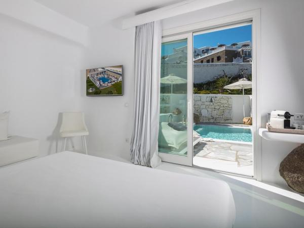 Mykonos Bay Resort & Villas : photo 5 de la chambre chambre double de luxe avec piscine privée - vue partielle sur mer
